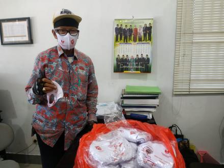 Disiplin dengan Pembagian Masker